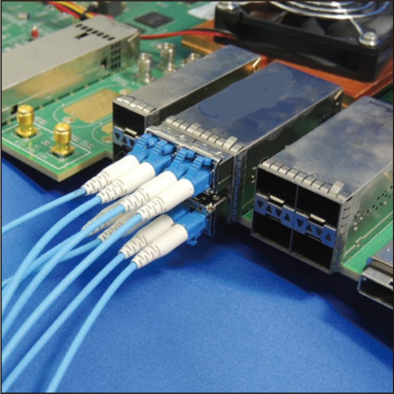 Wavelength-Division-Multiplexing Optical-Transmission Device Using Signal-Compensation Technique and Low-Bandwidth Optical Receivers